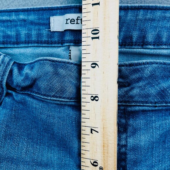 Refuge Button Fly Denim Shorts Womens Sz 8 Blue Faded Medium Wash High Rise Cuff - Picture 5 of 8